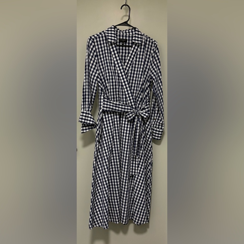 Tahari cotton mock wrap dress with pockets. Size 10